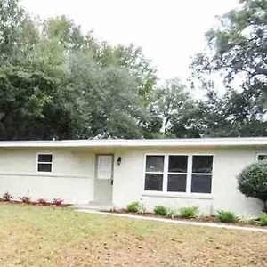 Prime Location - 15 Mins From Downtown + Airport! Holiday home