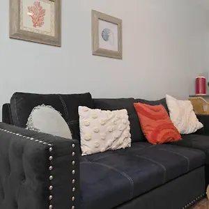Stylish 2 Bedroom Close 2 Dtown, Nas, And Bch Holiday home
