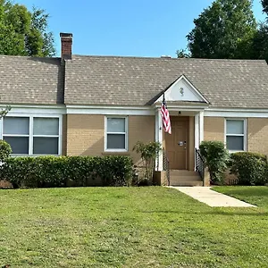 Calypso In East Hill Neighborhood ! Holiday home